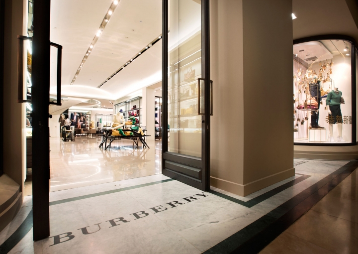 Burberry 上海靜安嘉里中心旗艦店設(shè)計